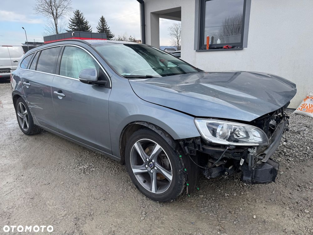 Volvo V60 D2 Momentum - 1