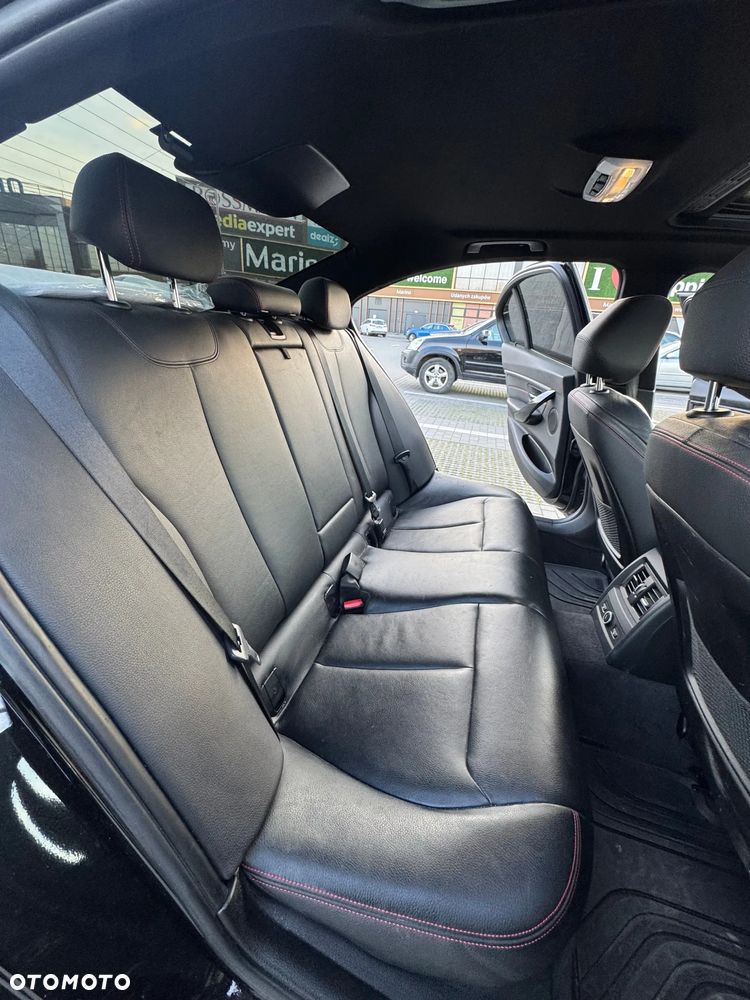 BMW Seria 3 328i xDrive Sport Line - 14