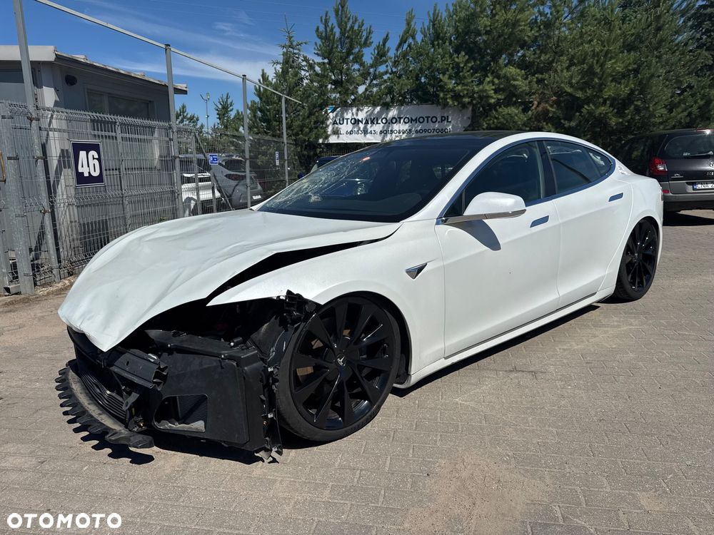 Tesla Model S - 1