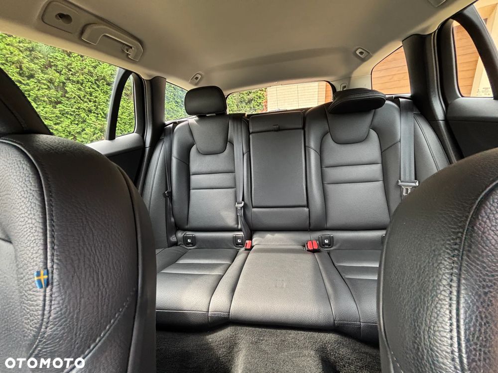Volvo V60 Cross Country B4 D AWD Geartronic Pro - 22