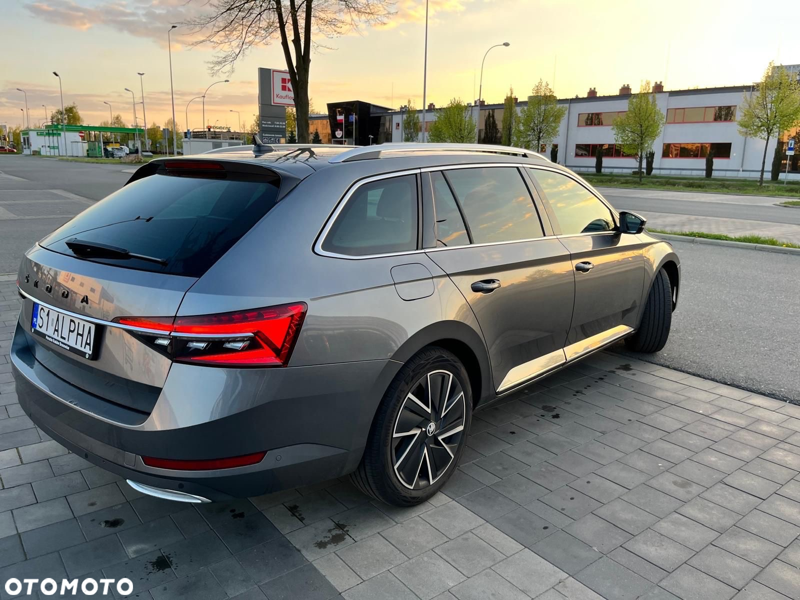 Skoda Superb 2.0 TDI SCR 4x4 L&K DSG - 11