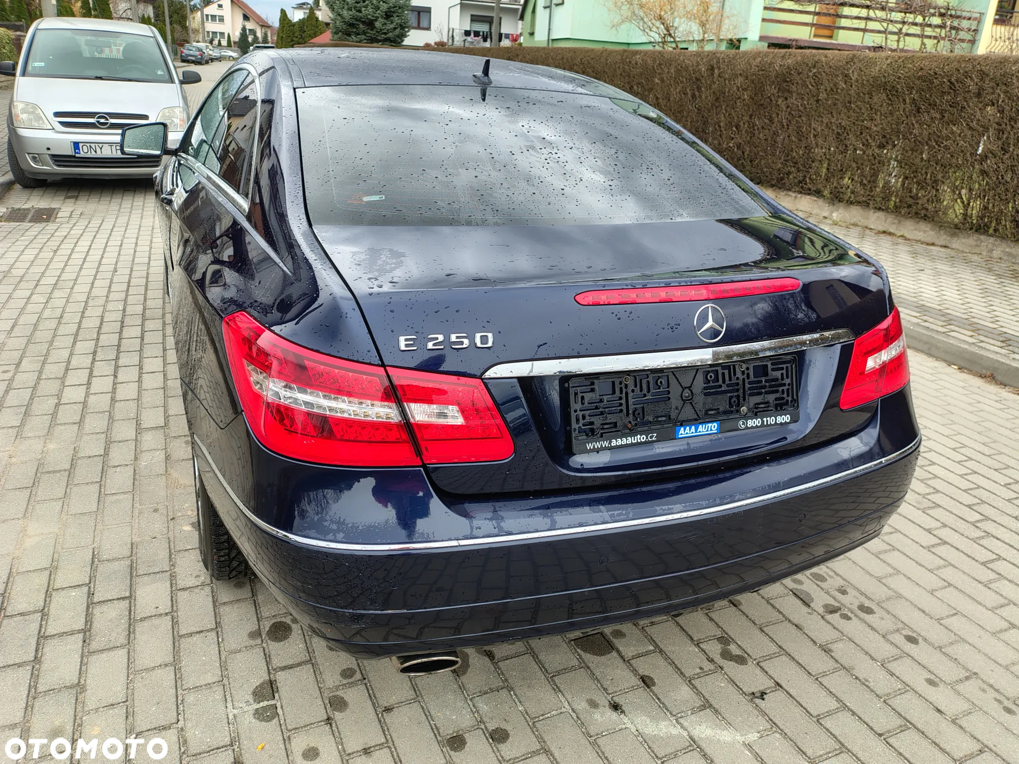 Mercedes-Benz Klasa E 250 CGI Coupe BlueEFFICIENCY Automatik Avantgarde - 7