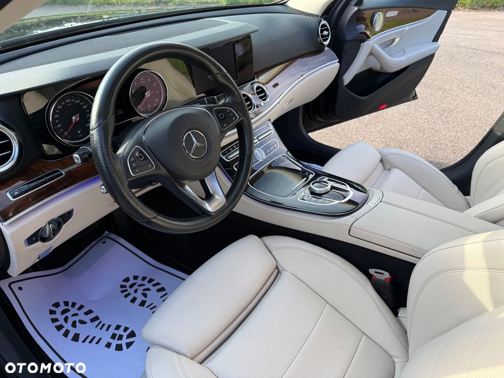 Mercedes-Benz Klasa E 200 CGI BlueEFFICIENCY Automatik Avantgarde - 22