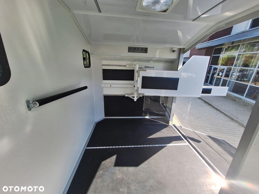 Mercedes-Benz Sprinter 319 - 28