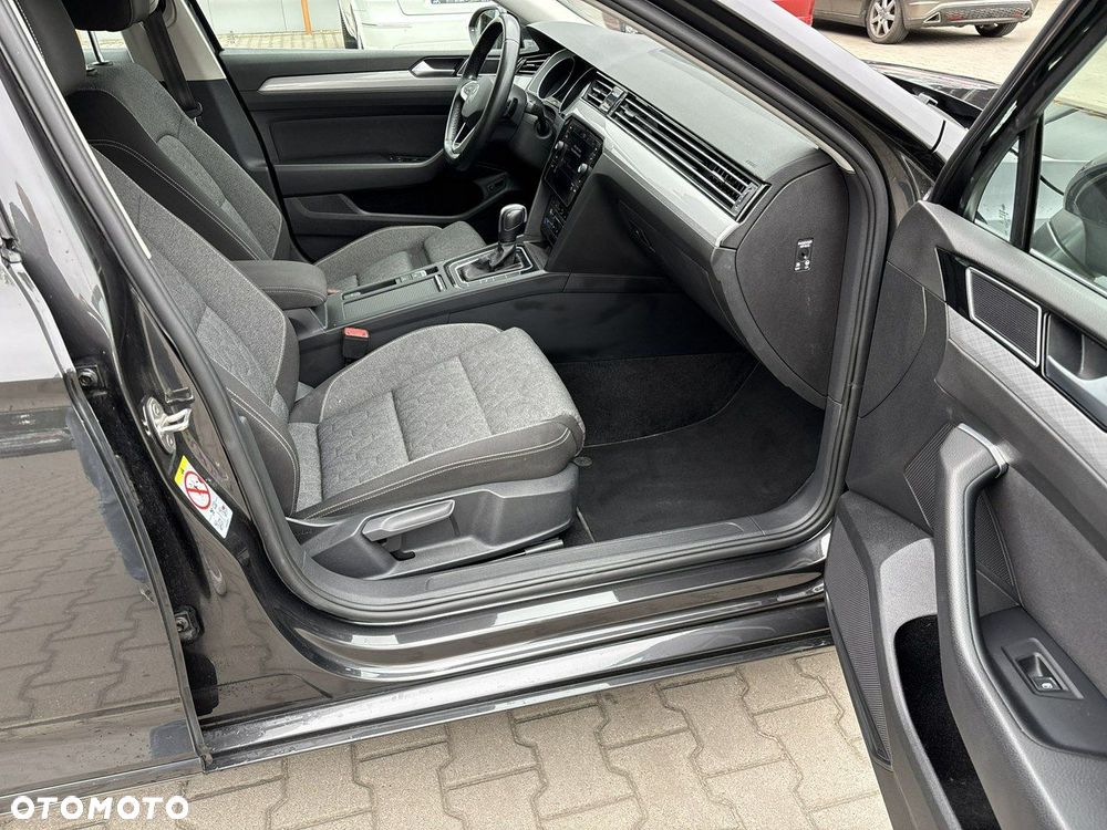 Volkswagen Passat - 16