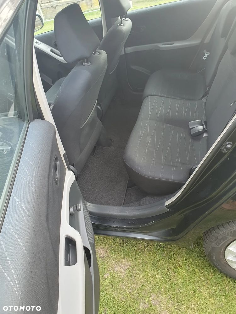 Toyota Yaris - 4
