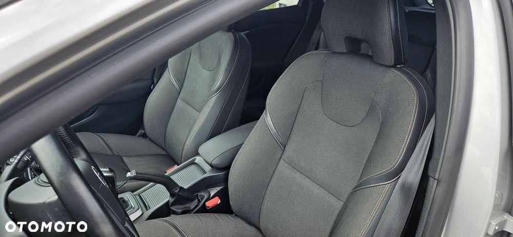 Volvo V40 Cross Country - 18