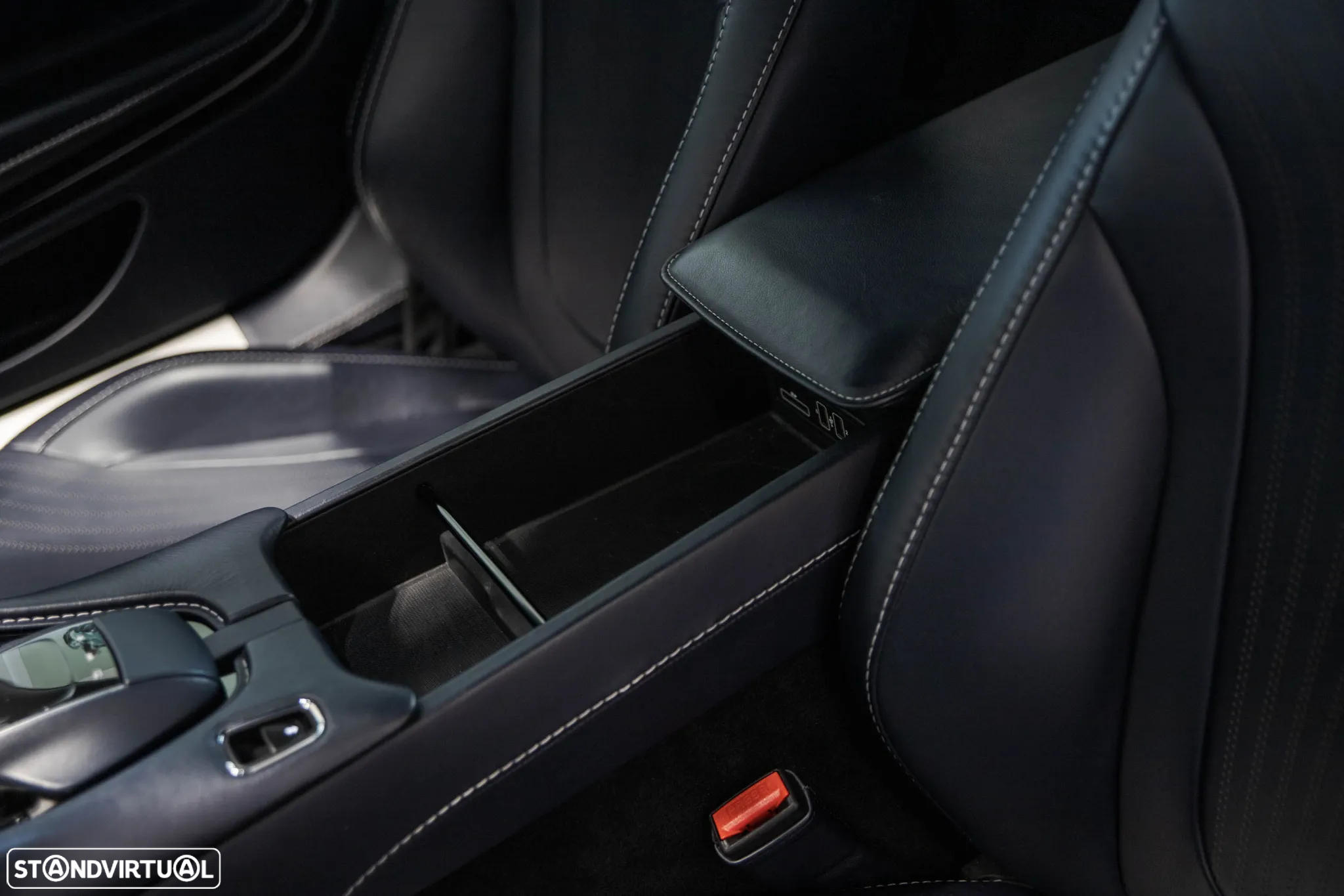 Aston Martin DB11 Coupé V8 Auto - 29