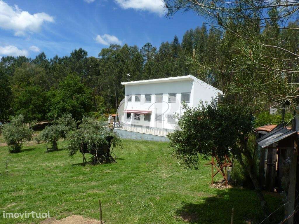 Moradia T3 construída em 2016 com vistas fantásticas, privacidade e te - Grande imagem: 2/60