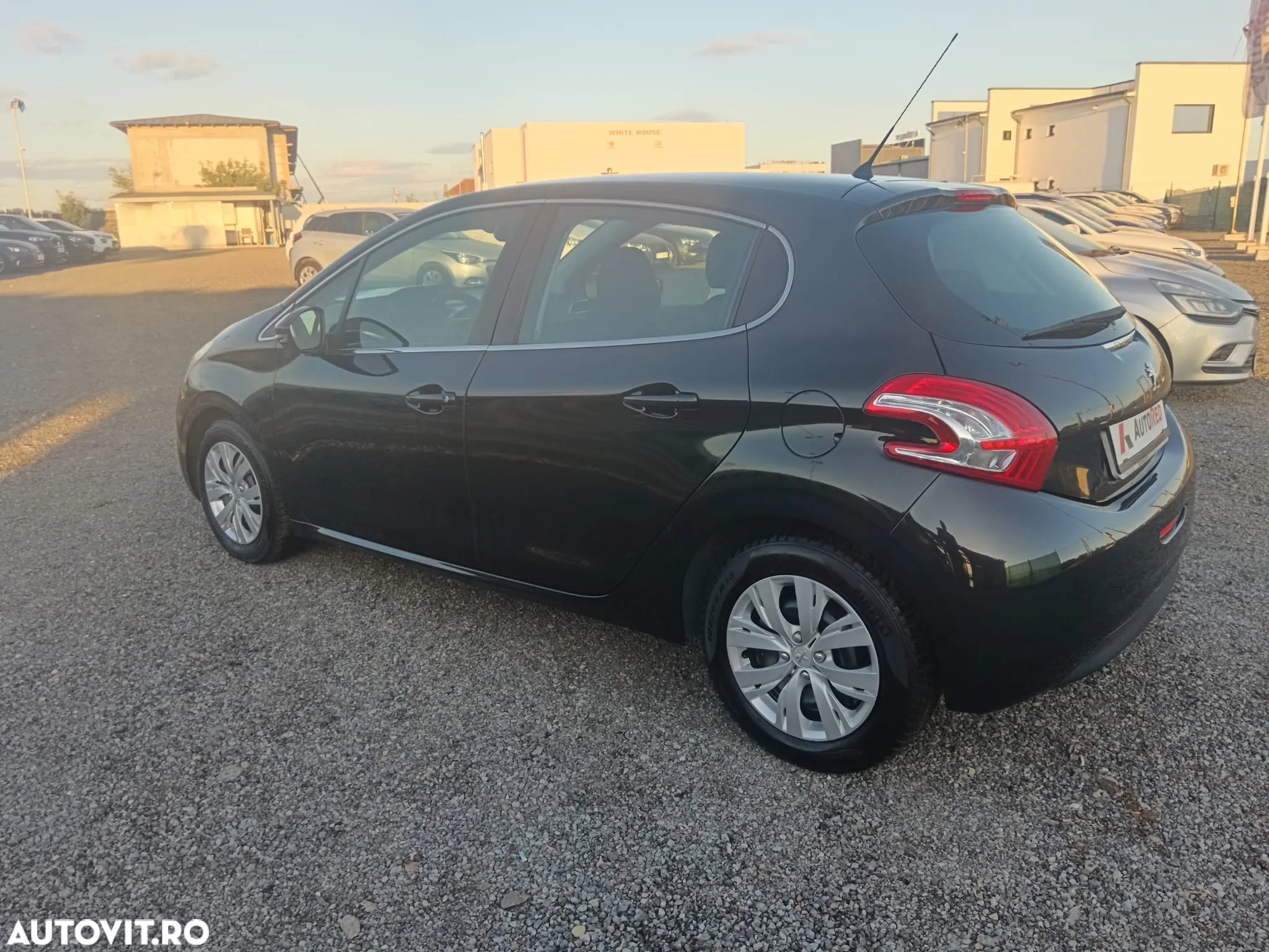 Peugeot 208 1.4 HDi FAP Style - 4