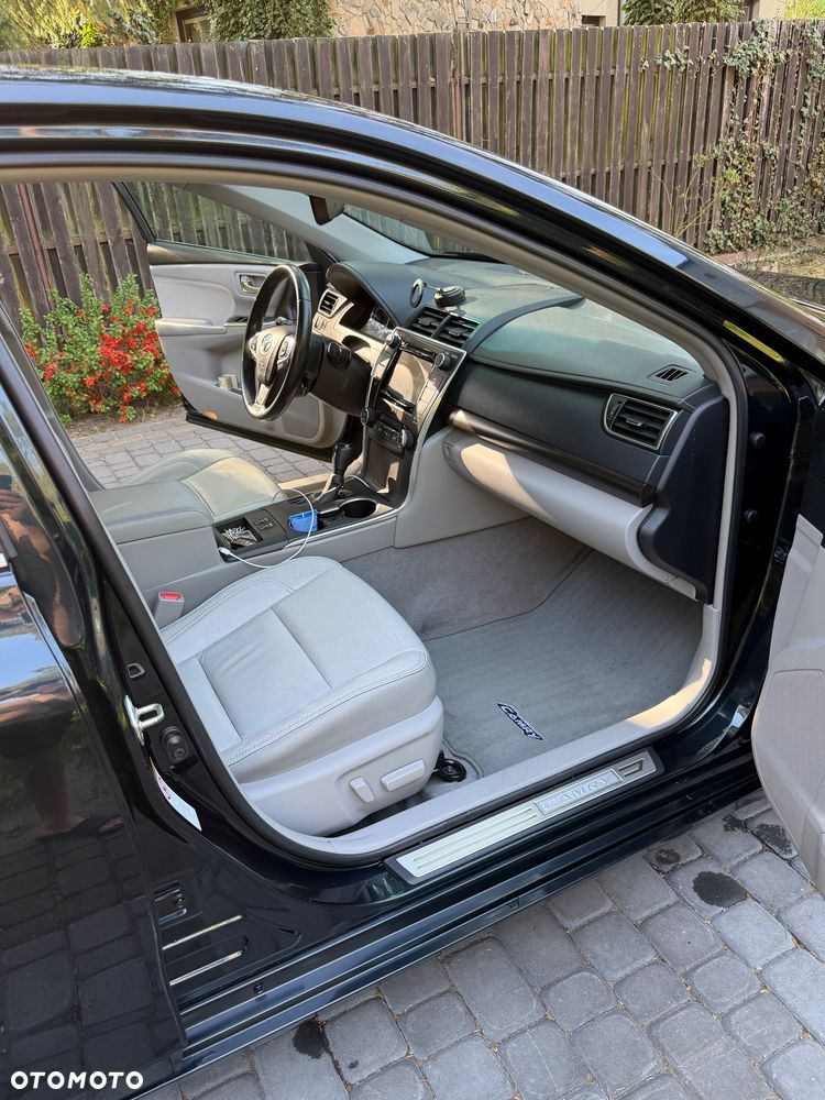 Toyota Camry 2.5 XLE - 9