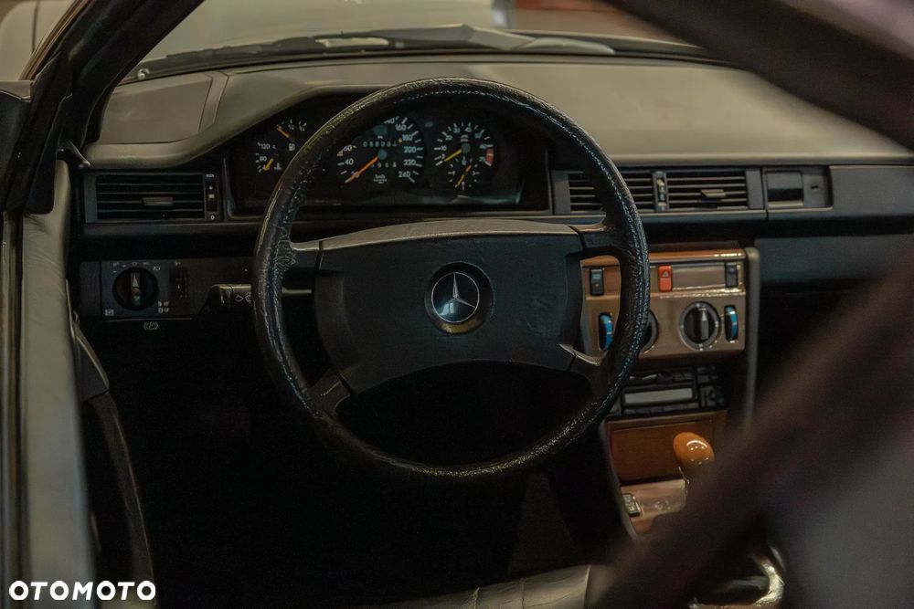 Mercedes-Benz W124 (1984-1993) - 13