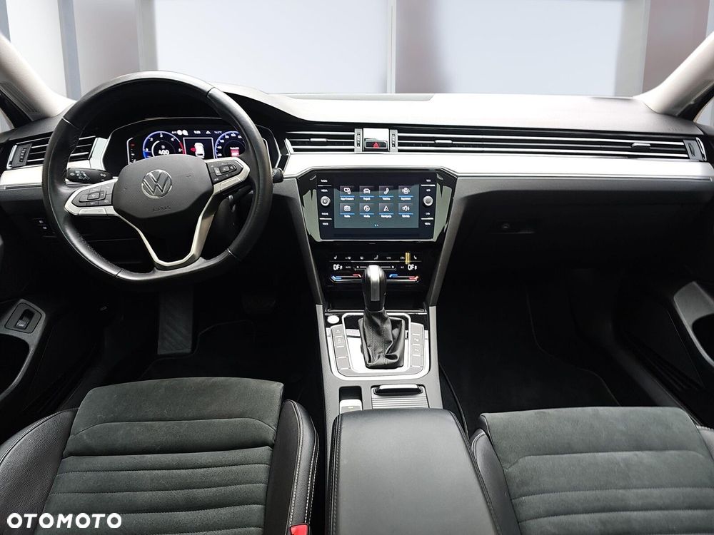 Volkswagen Passat Variant 2.0 TDI Elegance DSG - 8