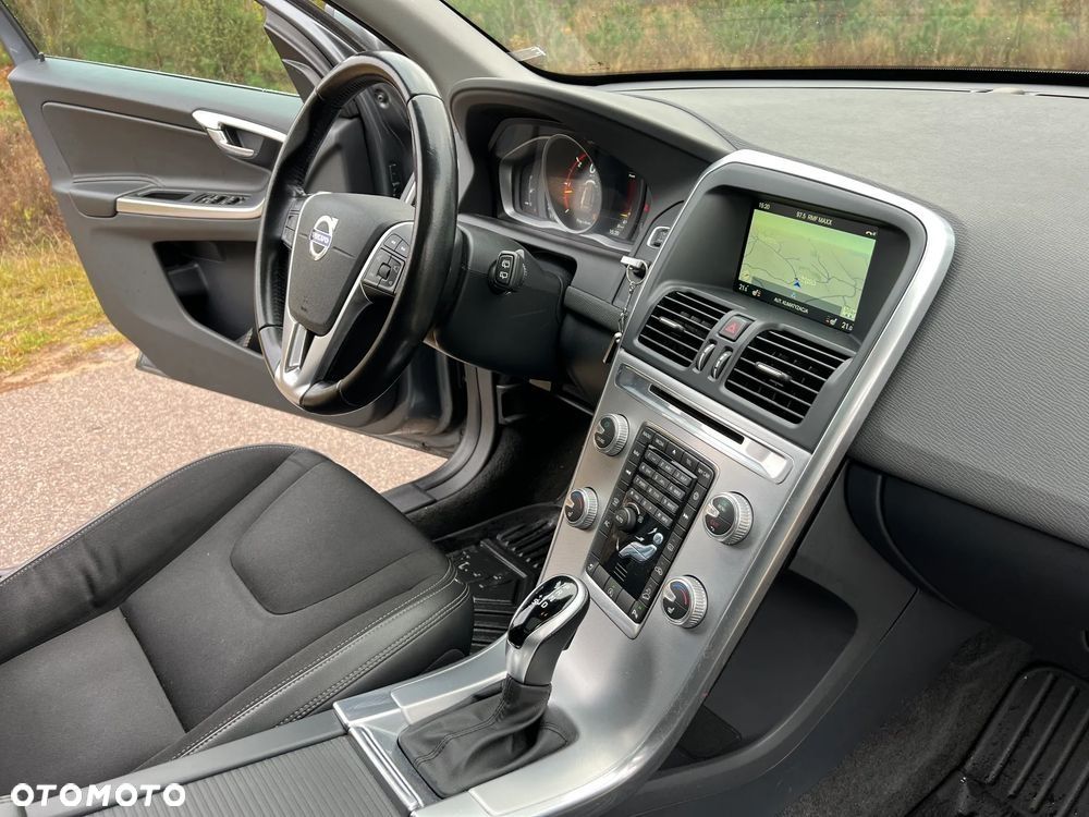 Volvo XC 60 D5 AWD Momentum - 12