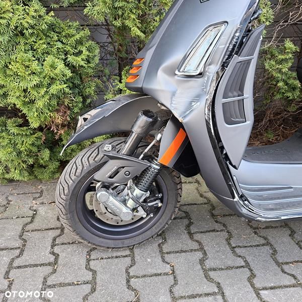 Vespa GTS - 5