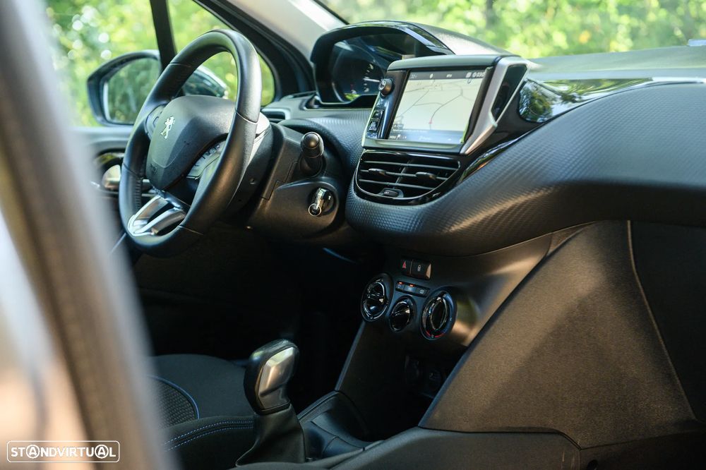 Peugeot 208 1.2 PureTech Signature - 21