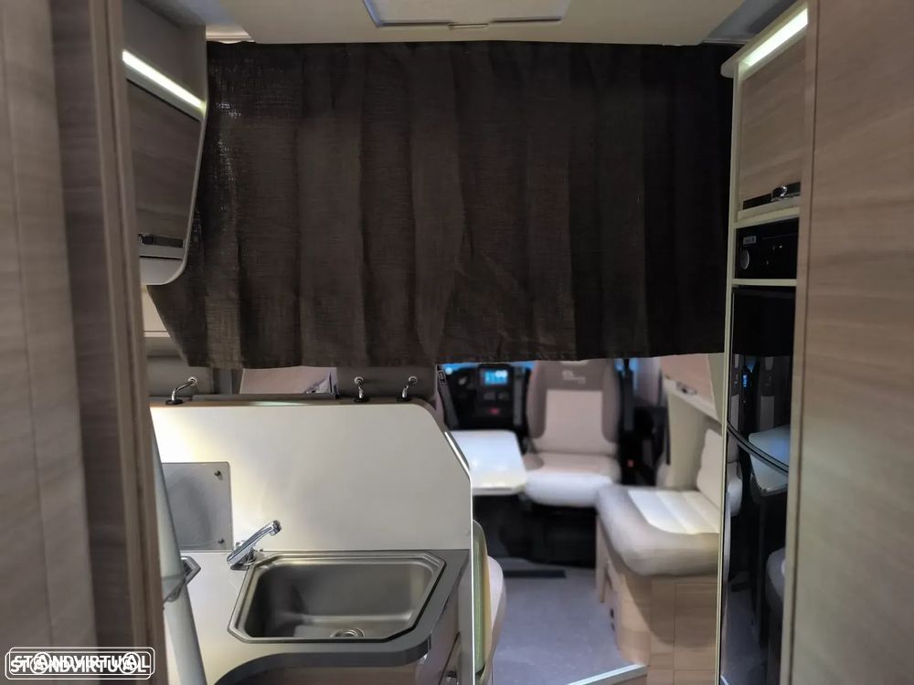 Adria Matrix M670SC 50 Anos 5lugares Cama central e basculante - 33