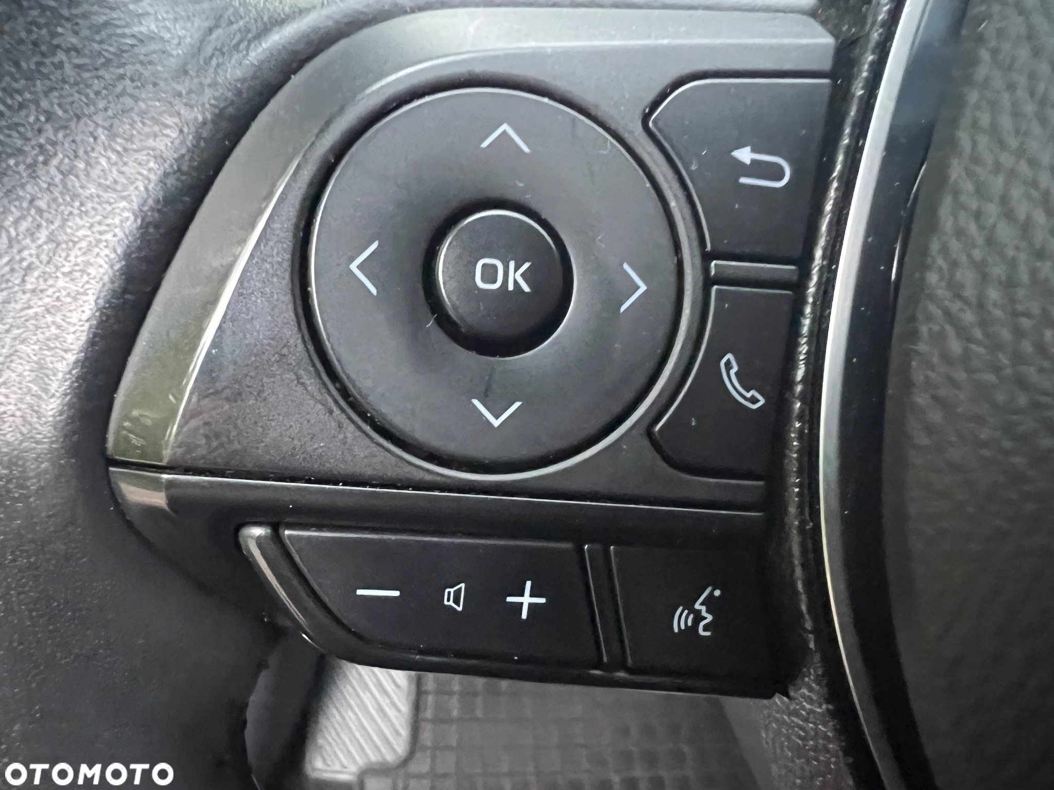 Toyota Corolla 1.8 Hybrid Comfort - 24