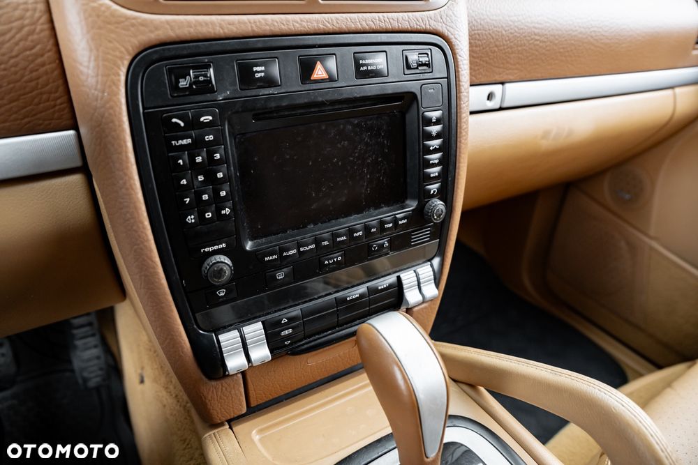 Porsche Cayenne - 32