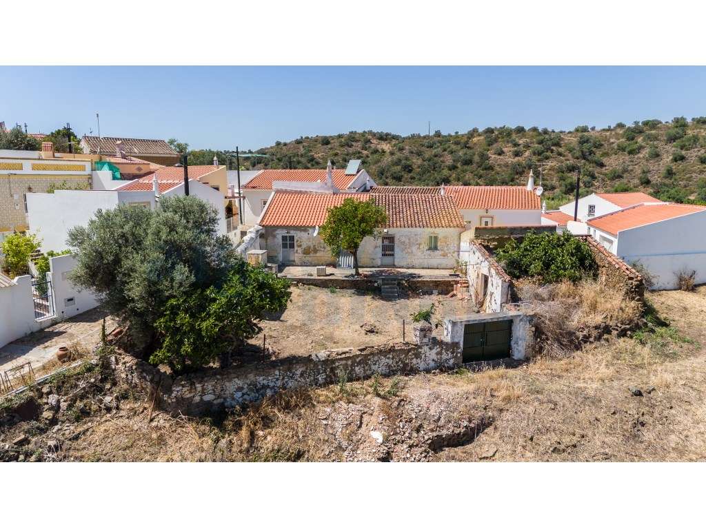 Moradia Térrea com Quintal e Ruína para Recuperação em Almada D'Our... - Grande imagem: 5/15