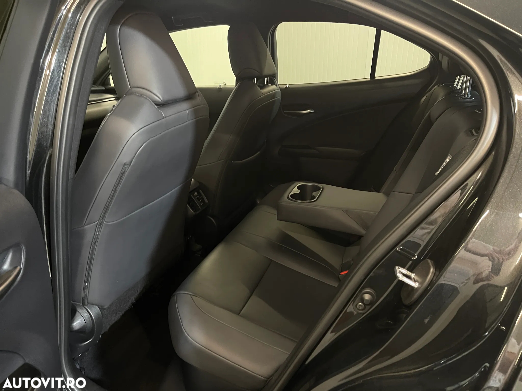 Lexus UX 250h (E-FOUR) Luxury Line - 11