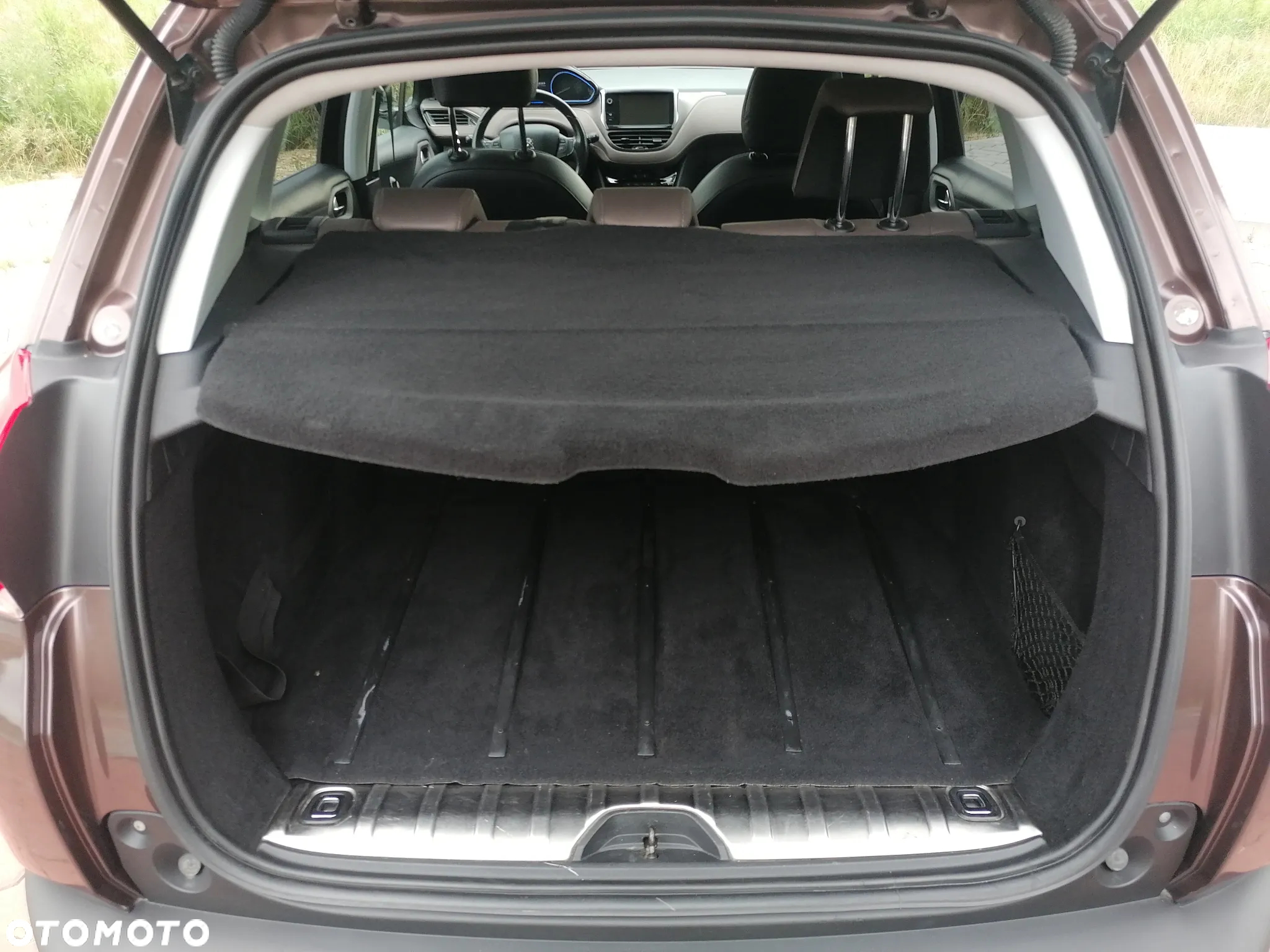 Peugeot 2008 1.6 e-HDi Allure S&S - 26
