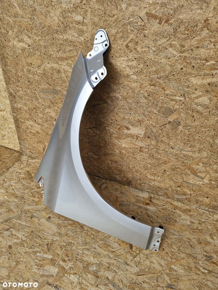 TOYOTA COROLLA E21 SEDAN BŁOTNIK PRAWY PRZÓD - 2