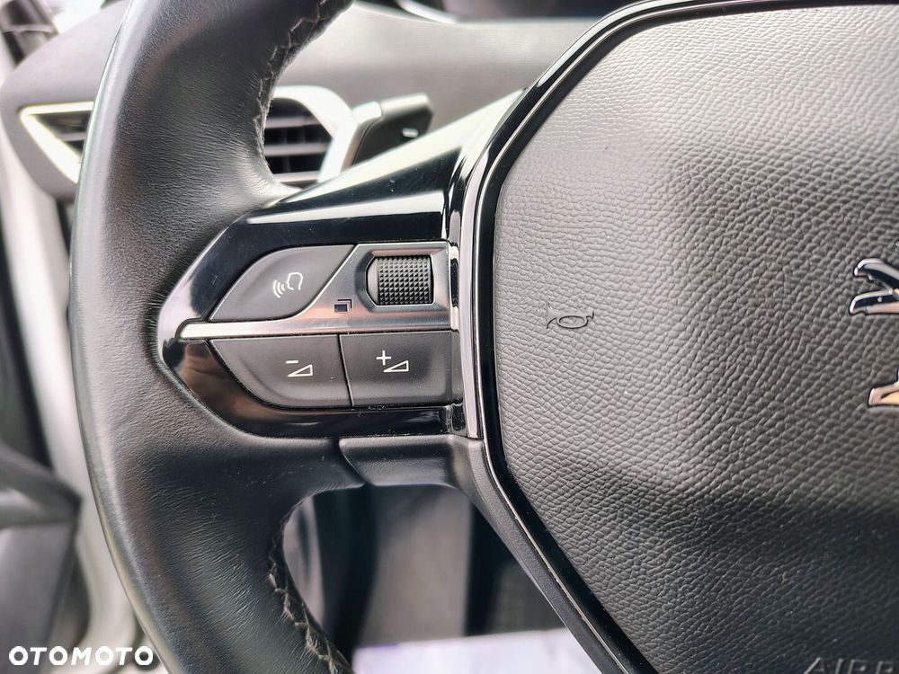 Peugeot 3008 1.2 PureTech Allure Pack S&S EAT8 - 16