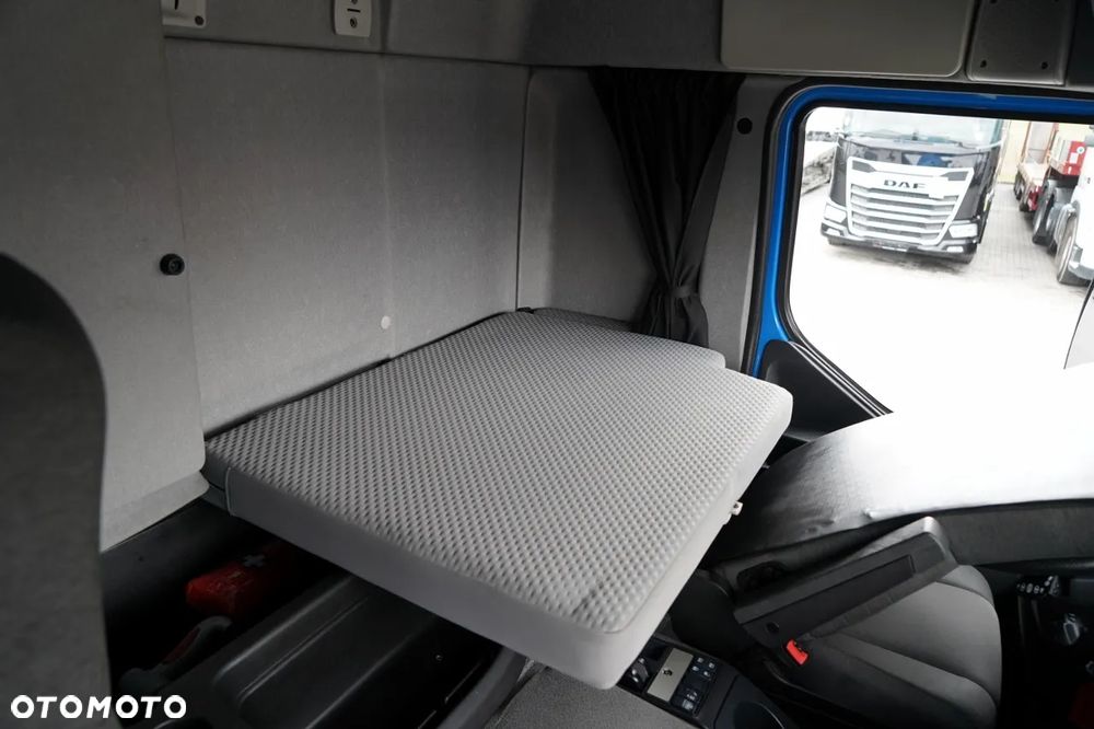 Renault D WIDE 380 DE11 / 4X2 / LAWETA 8 M / AUTOTRANSPORTER / PODEST / WYCIAGARKA / - 33