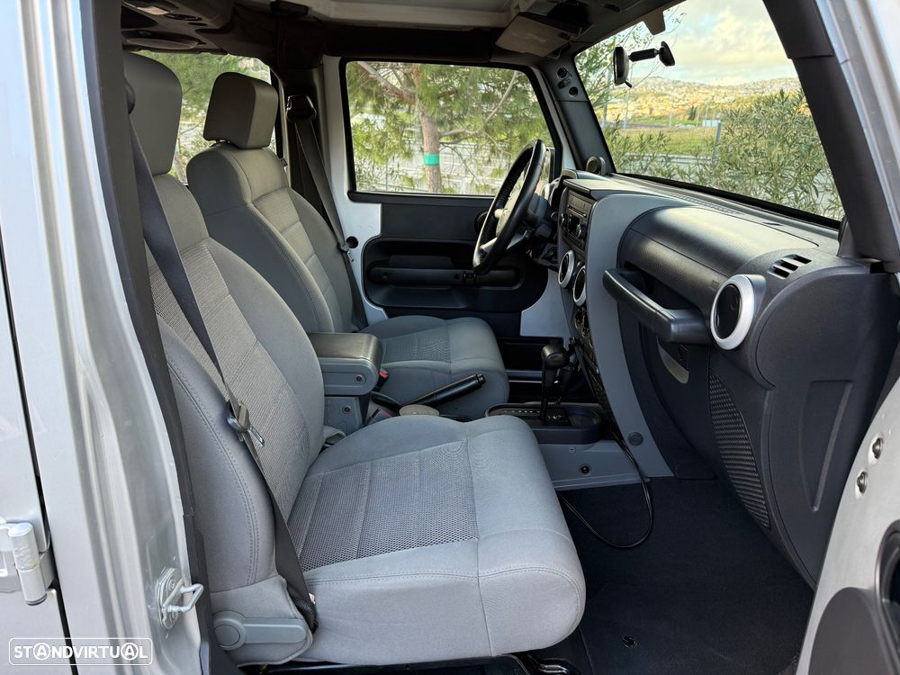 Jeep Wrangler Unlimited 2.8 CRD ATX Sahara - 21