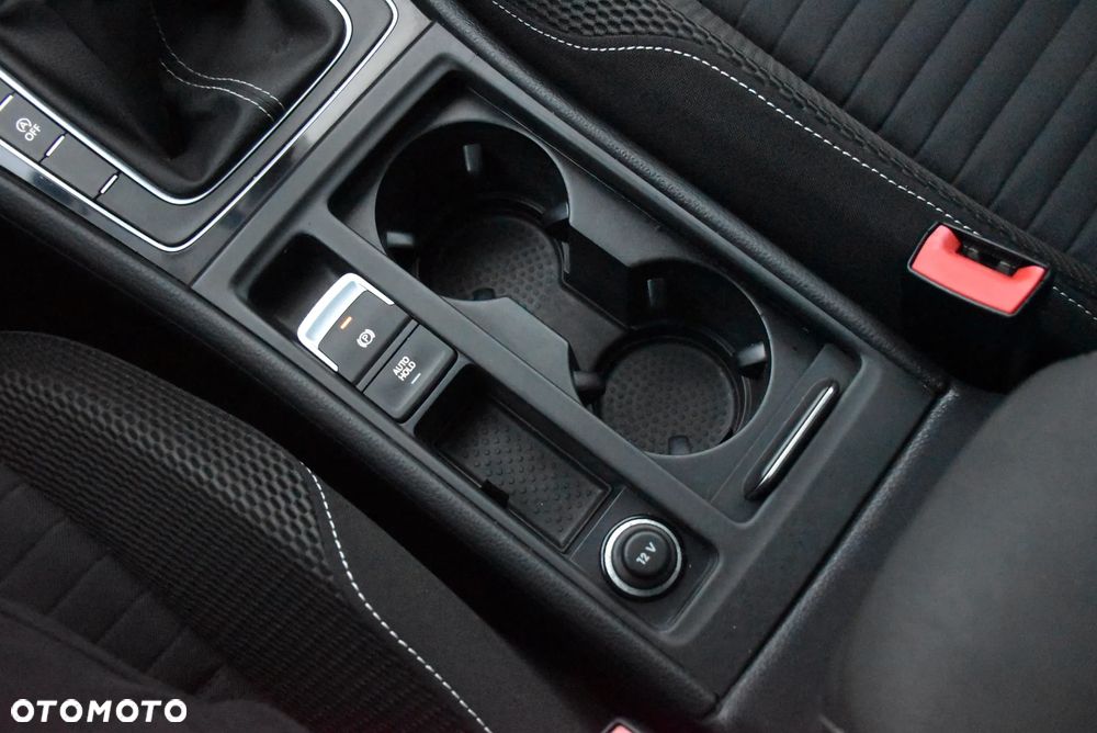 Volkswagen Golf 1.6 TDI BlueMotion Technology Cup - 30