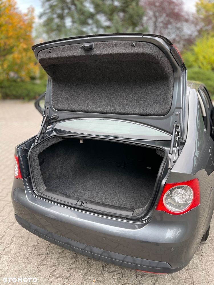 Volkswagen Jetta 1.6 TDI Comfortline - 16