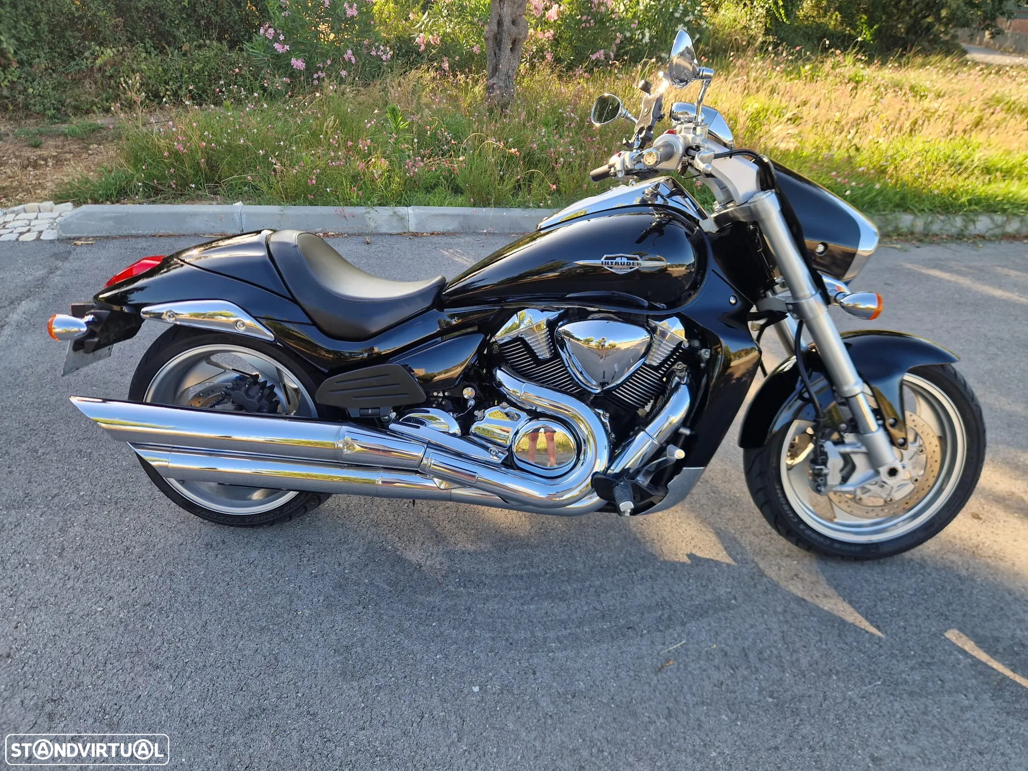 Suzuki Intruder 1800  Possível Financiamento - 2