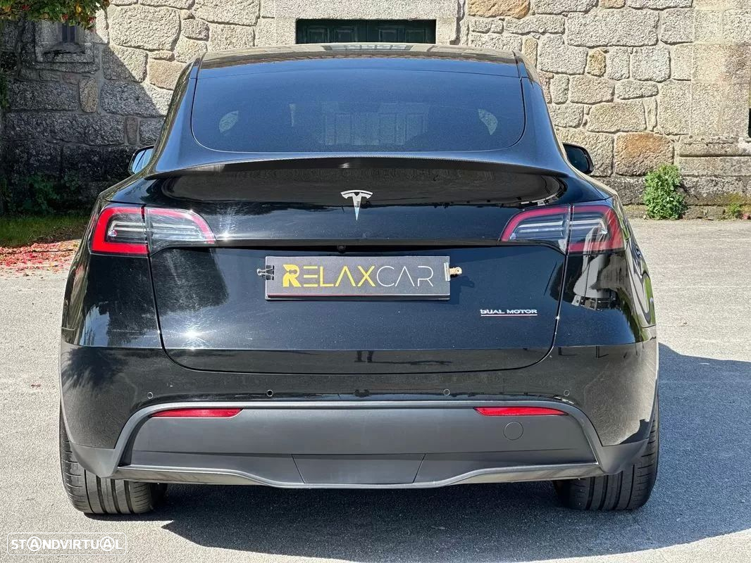 Tesla Model Y - 12