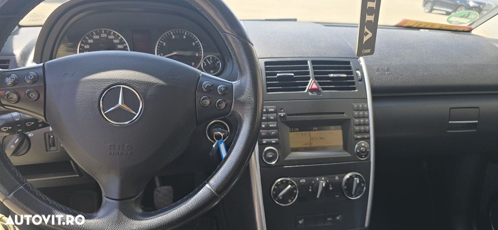 Mercedes-Benz A 160 BlueEfficiency Special Edition - 12
