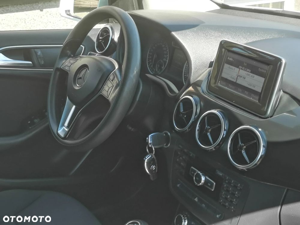 Mercedes-Benz Klasa B 180 Edition - 15