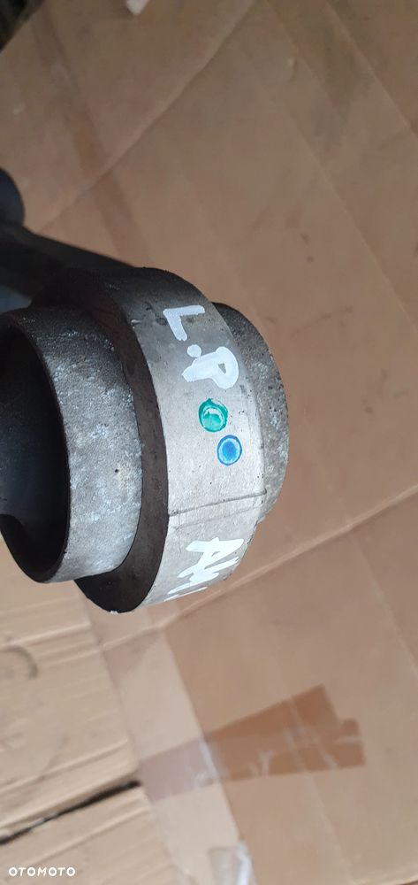 Wahacz lewy przód przedni Audi A4 B7 8E0407695E - 8