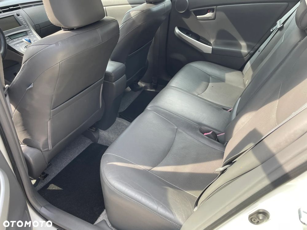 Toyota Prius (Hybrid) Executive - 10