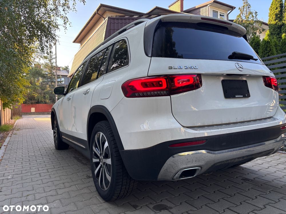 Mercedes-Benz GLB - 13