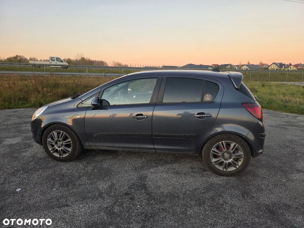 Opel Corsa 1.4 16V Cosmo - 4