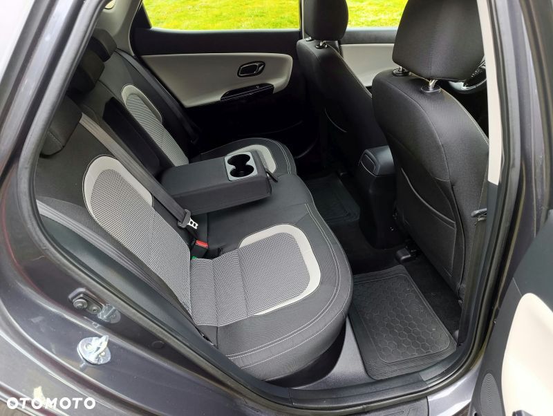 Kia Ceed - 11