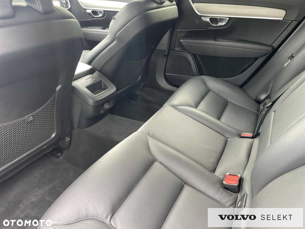 Volvo V90 Cross Country - 23