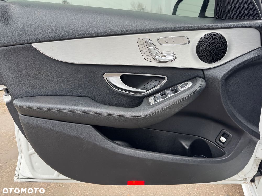 Mercedes-Benz Klasa C 300 4Matic 9G-TRONIC AMG Line - 8