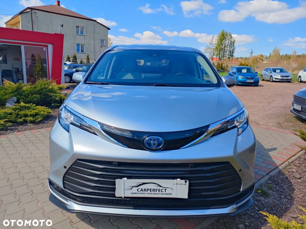 Toyota Sienna - 4