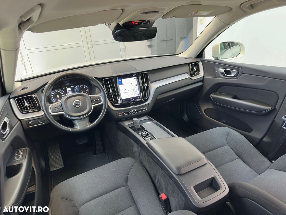 Volvo XC 60 B4 MHEV Momentum Pro - 5