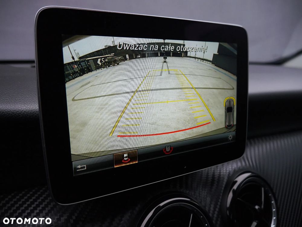 Mercedes-Benz GLA 180 7G-DCT - 18