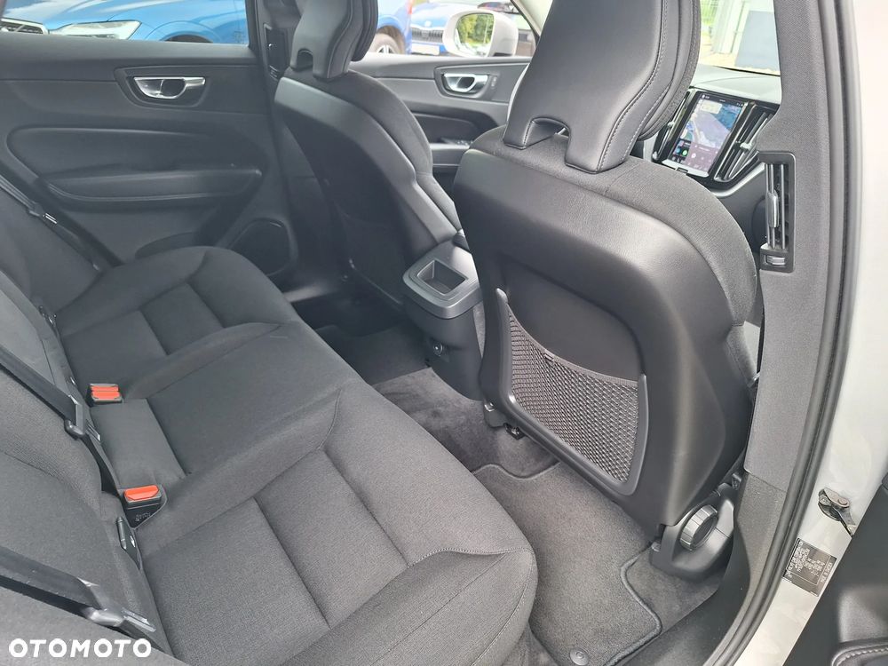 Volvo XC 60 B4 D Momentum - 16