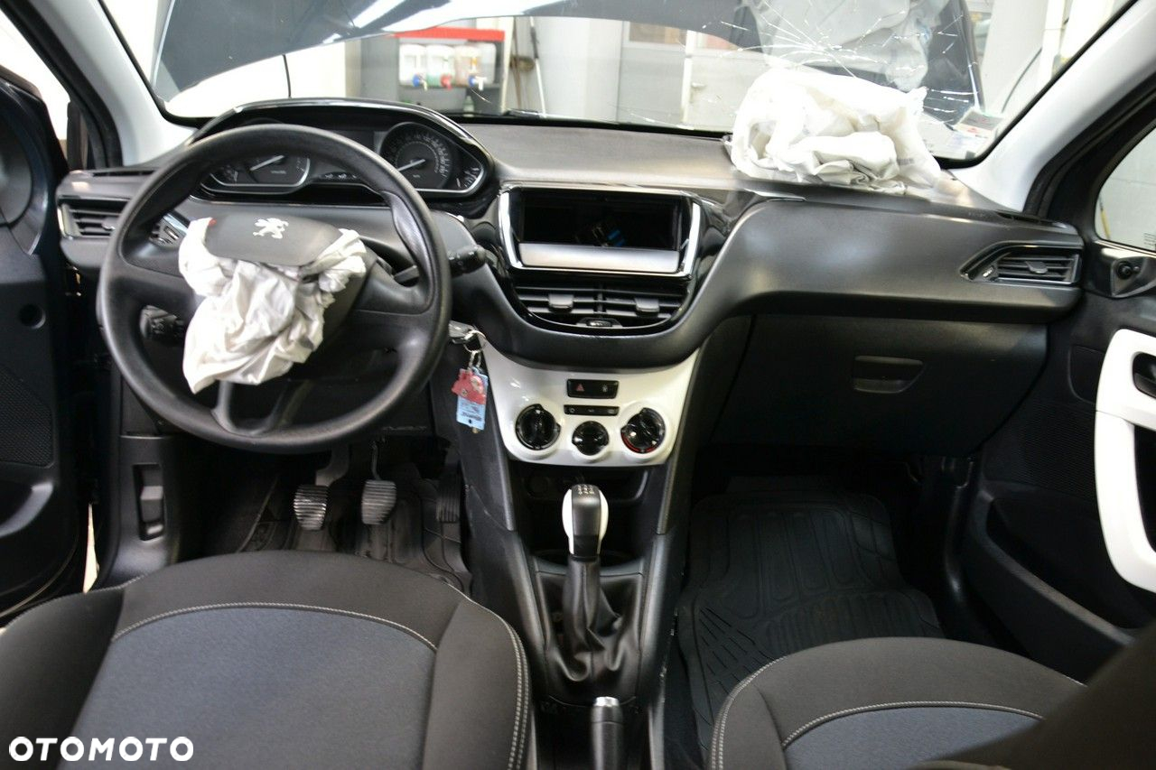 Peugeot 208 - 21
