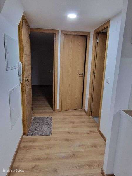 T2 em Setúbal, mobilado, equipado, terraço com 20m², e ampla varanda - Grande imagem: 5/7