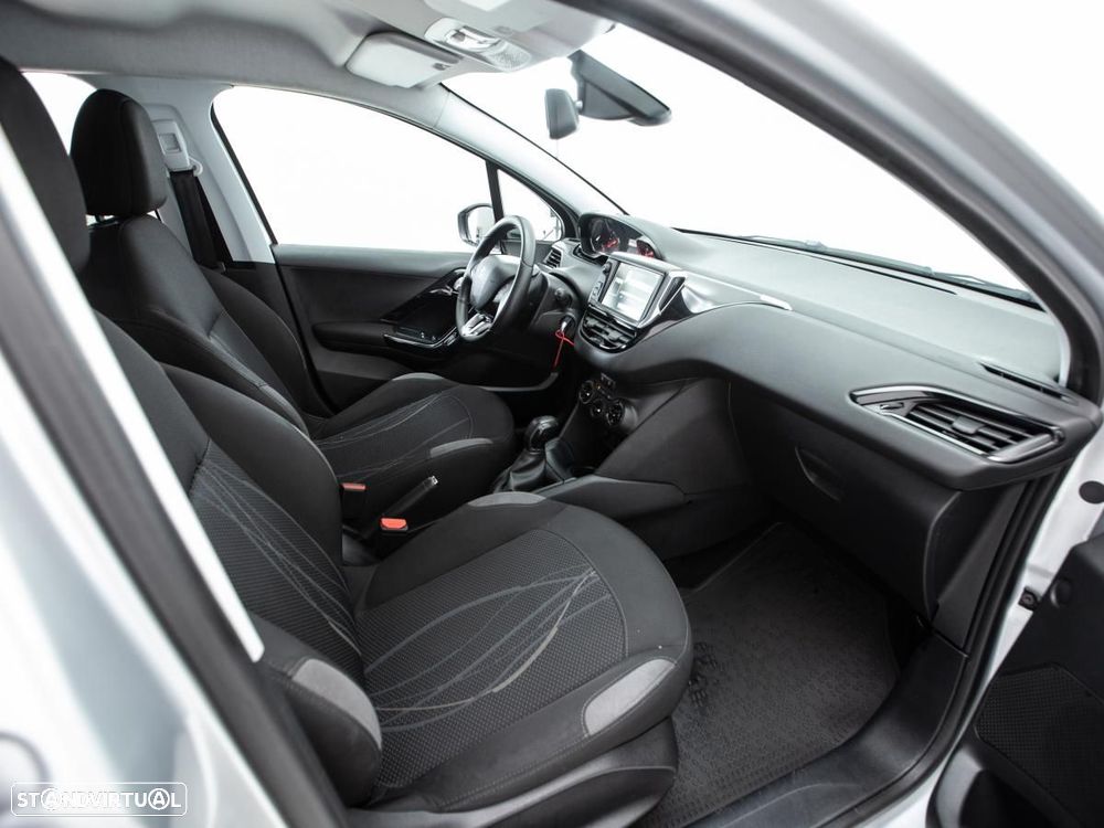 Peugeot 208 - 9